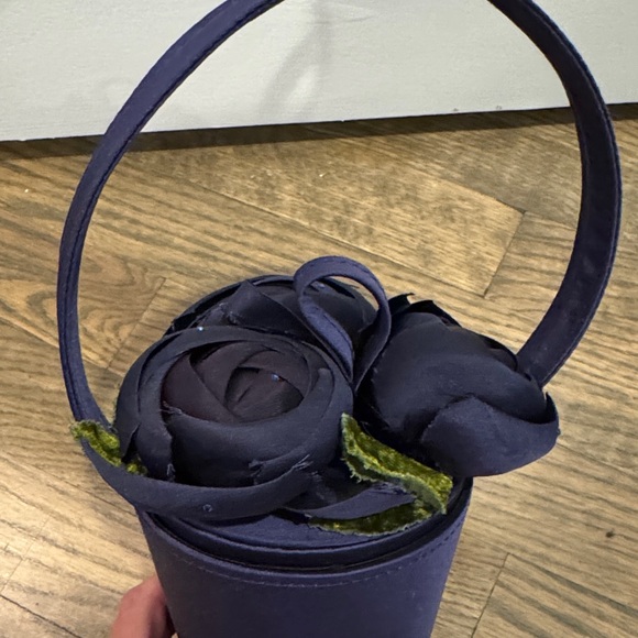 Lulu Guinness Navy Floral Wristlet - Picture 3 of 11